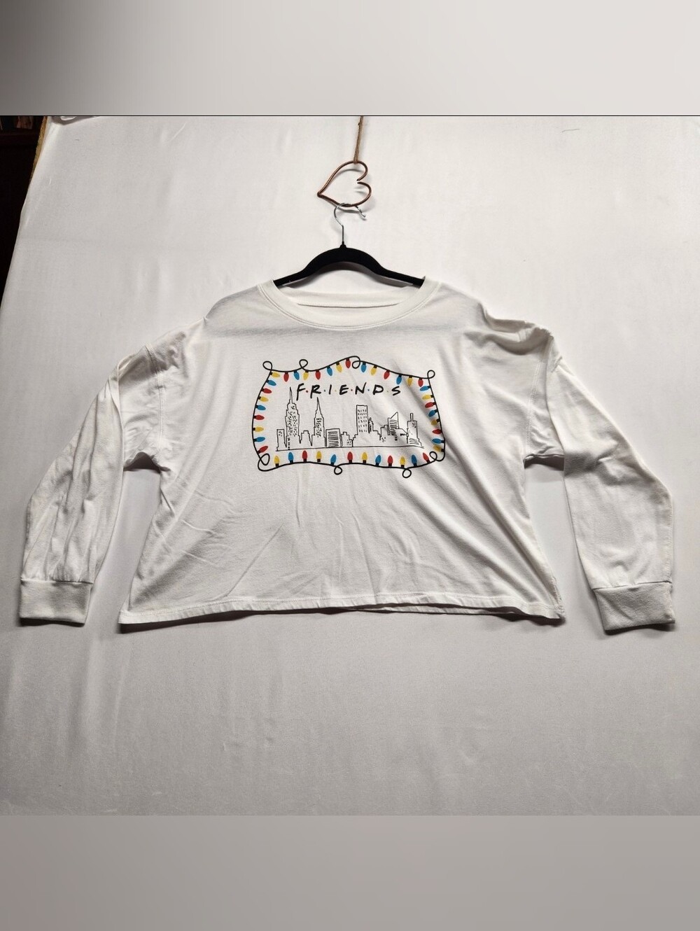 ⭐️FRIENDS TV Show Cropped Long Sleeve Shirt White Christmas Lights Skyline Large